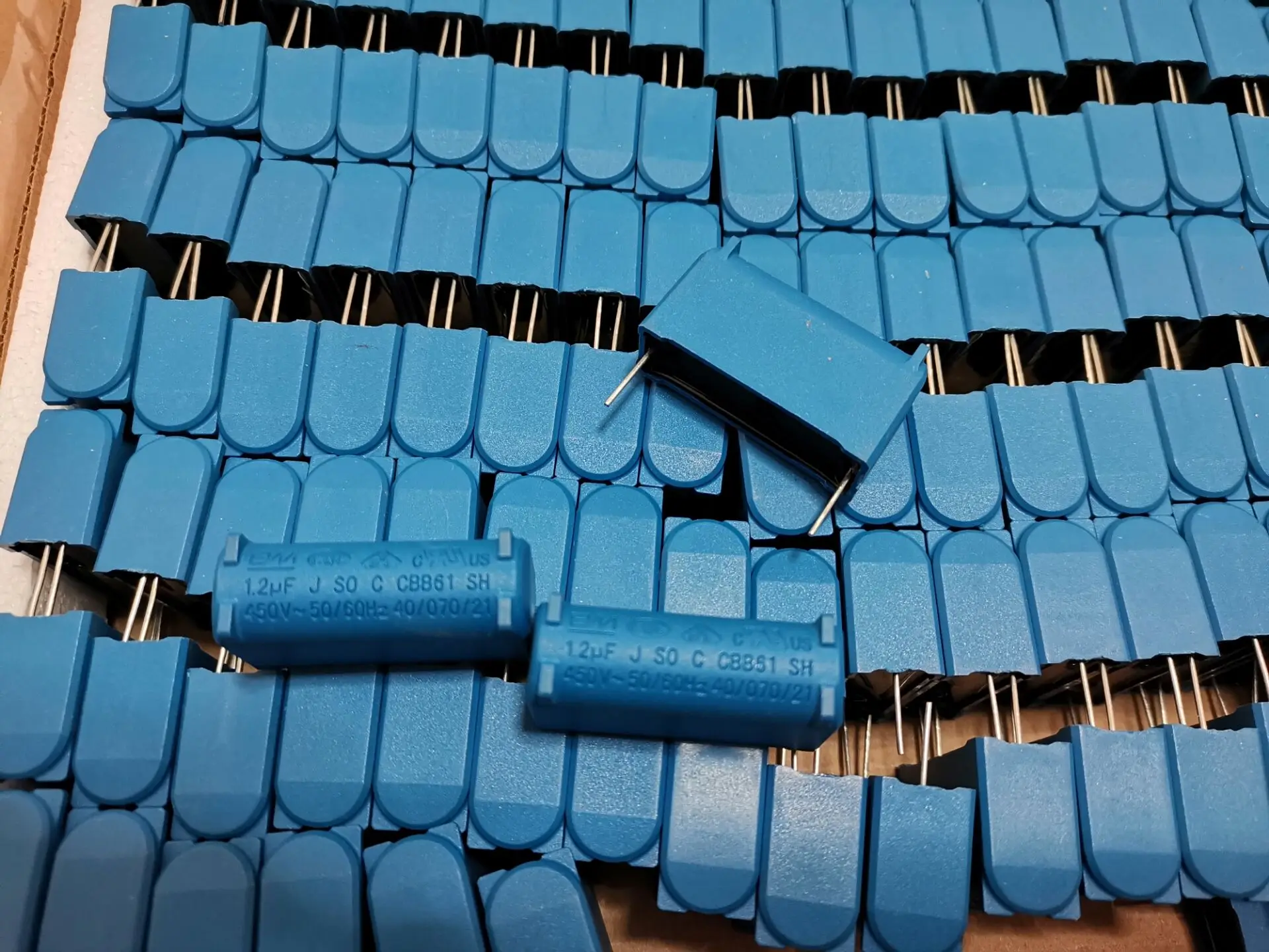 Бесплатная доставка новый синий компонент 1 2 мкФ В переменного тока пуска