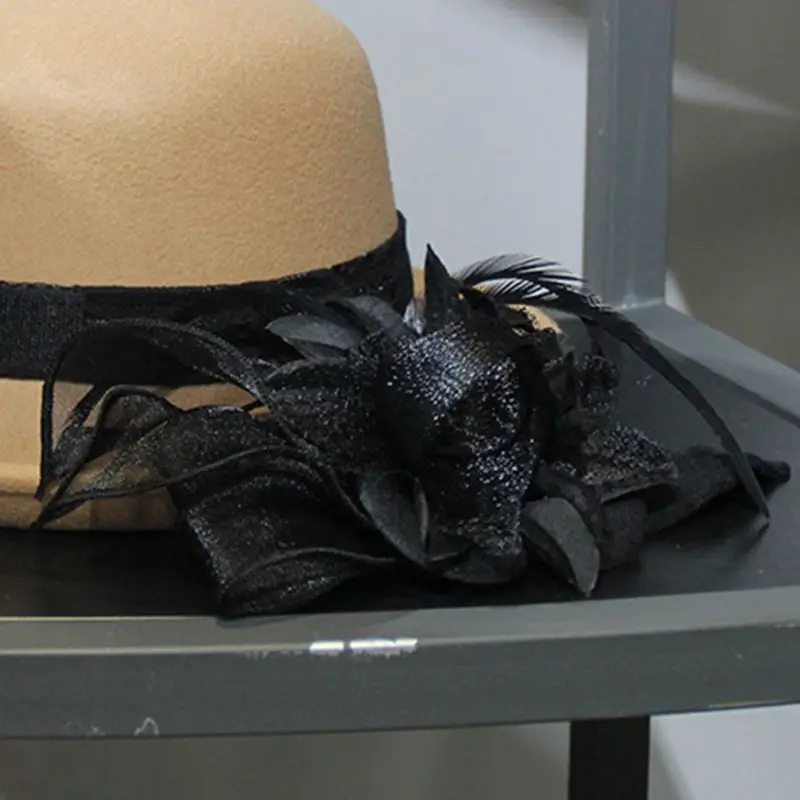 Женская шляпа-котелок в стиле ретро из искусственного фетра с широкими полями, элегантная однотонная Съемная шапка-котелок с перьями и цветком для свадебной церкви, зима-осень