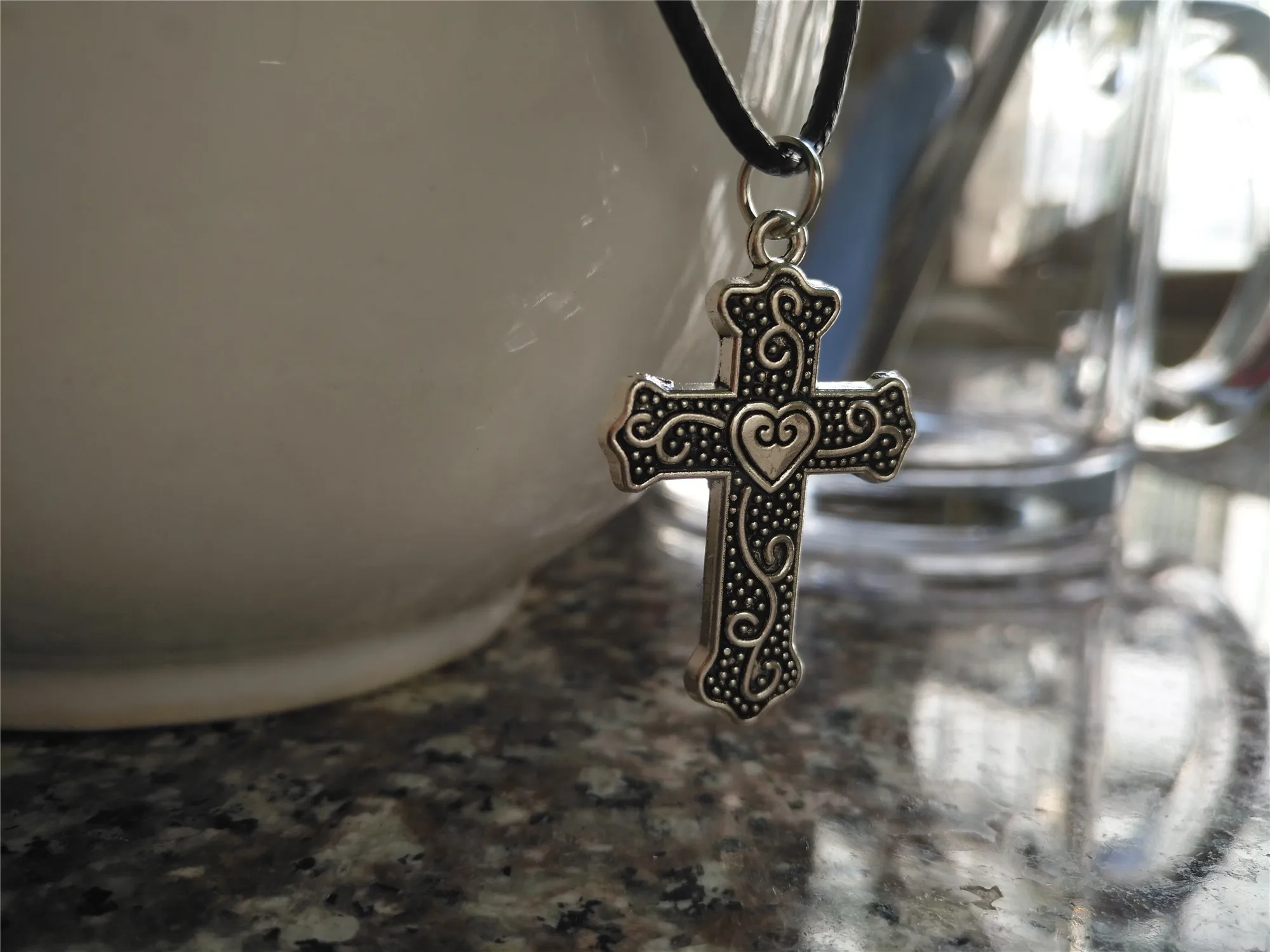 Новинка ожерелье с амулетом сердечком крестом милое крутое христианский крест простая вера религия кожаное