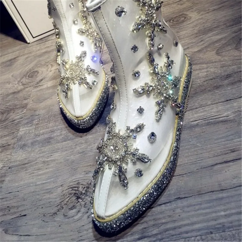 Новые сетчатые босоножки на танкетке, украшенные кристаллами; Летние прозрачные сандалии; обувь со стразами