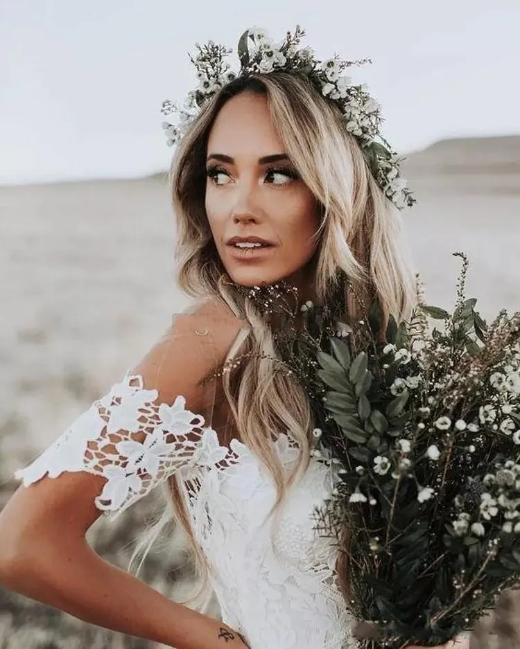 elegant-boho-lace-wedding-dresses-2019-country-style-off-the-shoulder-short-sleeves-bridal-dresses-beach-wedding-gowns-sweep-train (2)_conew1