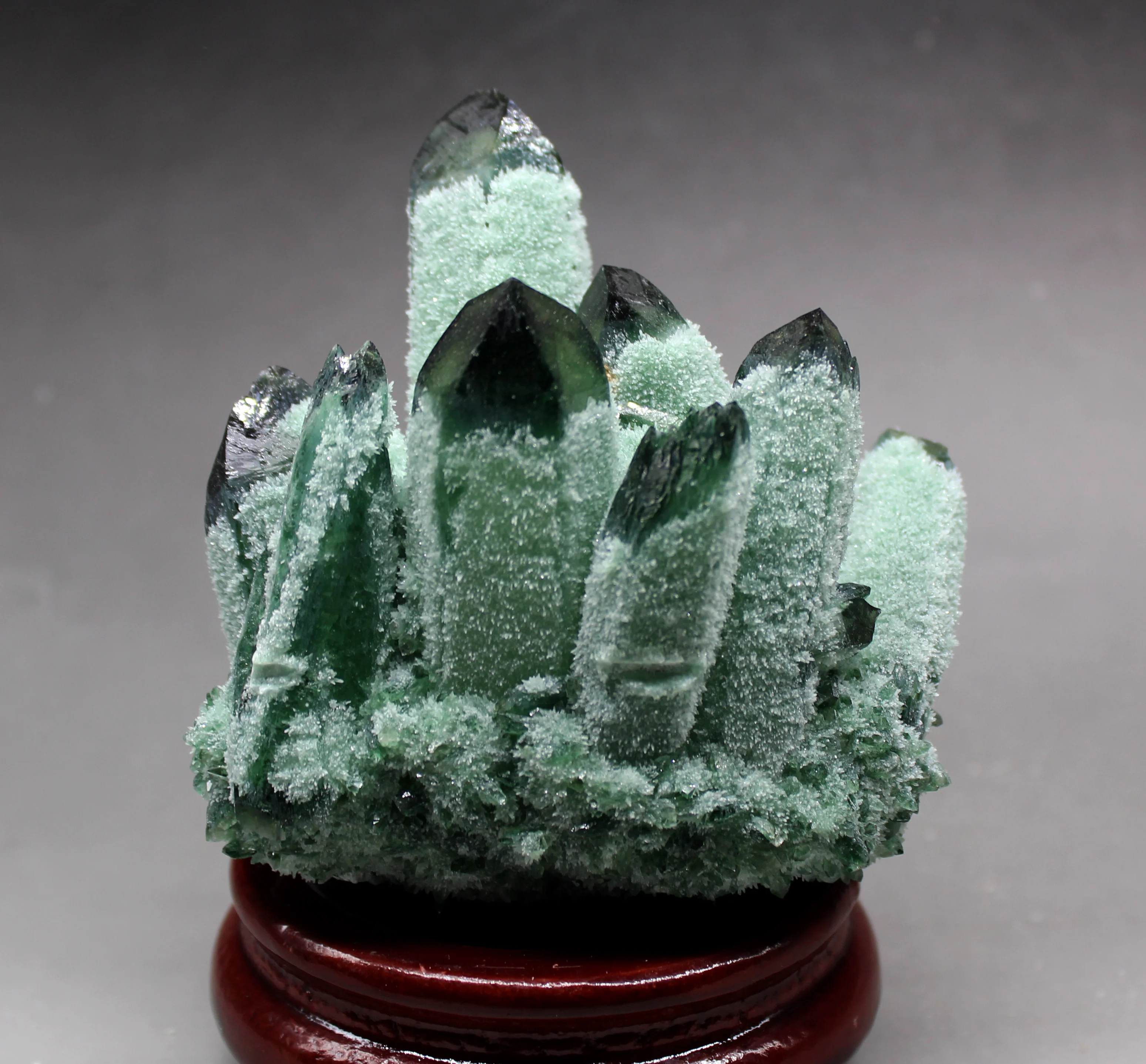 548 г натуральный зеленый Ghost Phantom Quartz кристалл кластера кристаллы и камни лечебные образцы деревянная основа