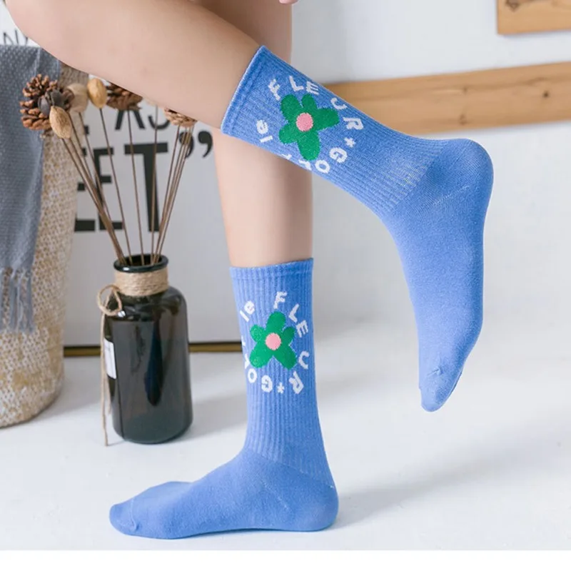 Модные милые спортивные носки с цветочным принтом и буквенным принтом; удобные женские носки из хлопка; сезон осень-зима; цвет синий, белый