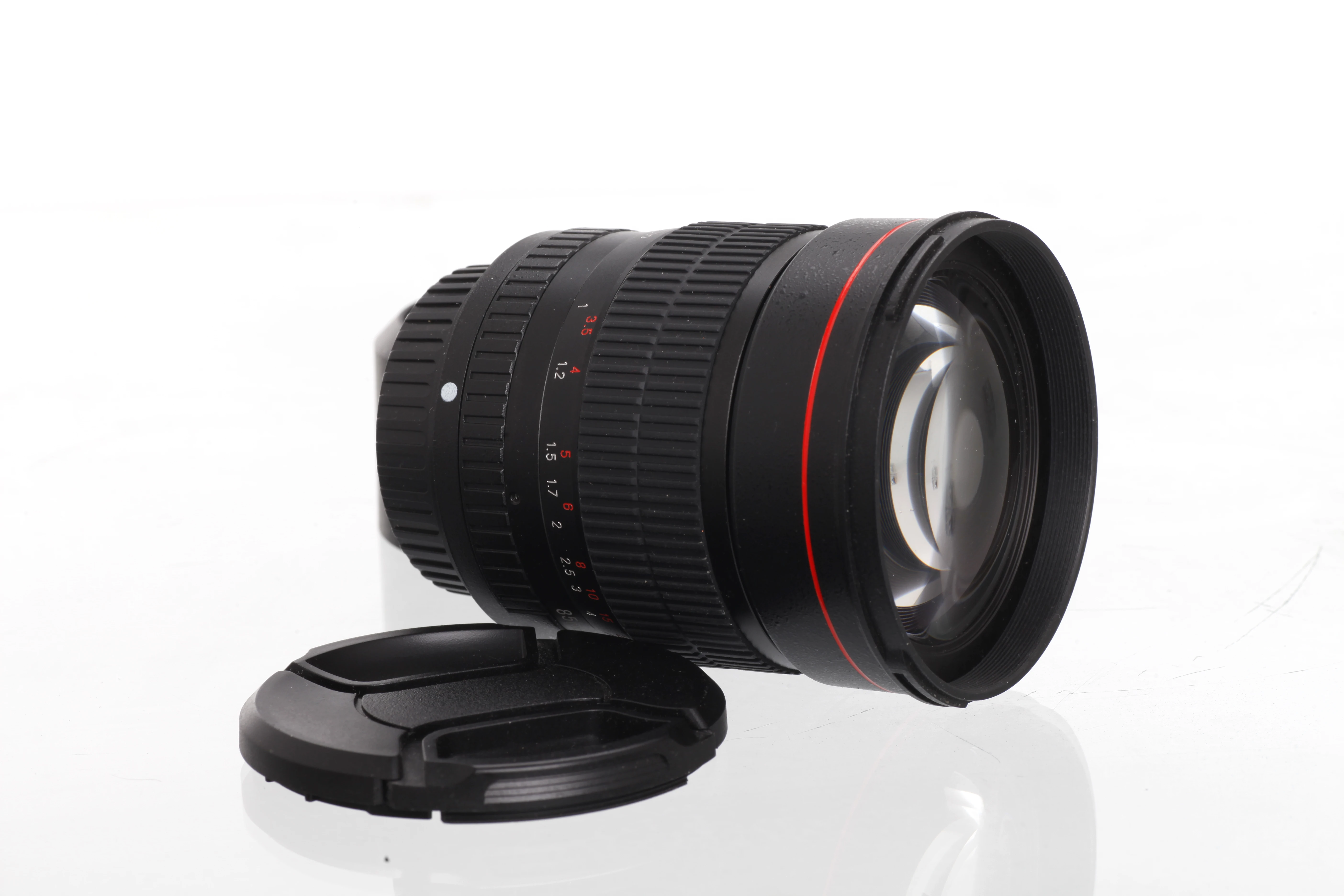 - 8 Blades 85mm F14 Portrait Lens