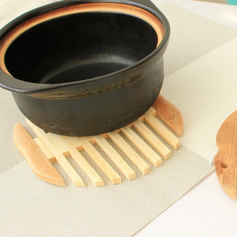 

Unique Bamboo Wood Placemat Insulation Apple Fish Shape Household Placemat Table Decoration