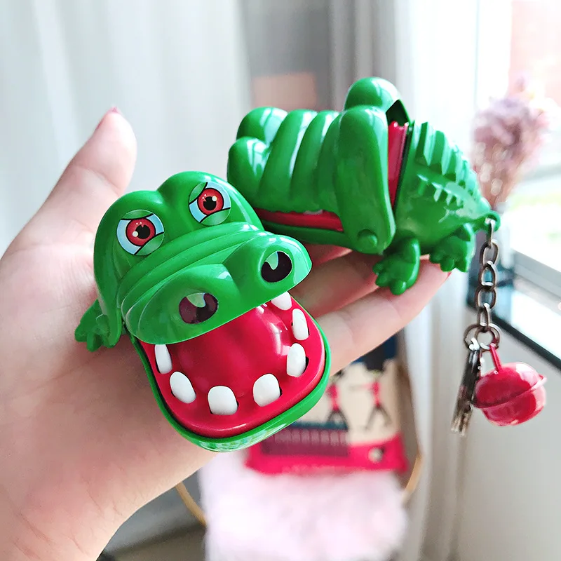 

New Cartoon Bite Hand Crocodile Key Chain, Children Innovative Crocodile Trick Toy Key Chain Pendant, Gift, Bag Pendant