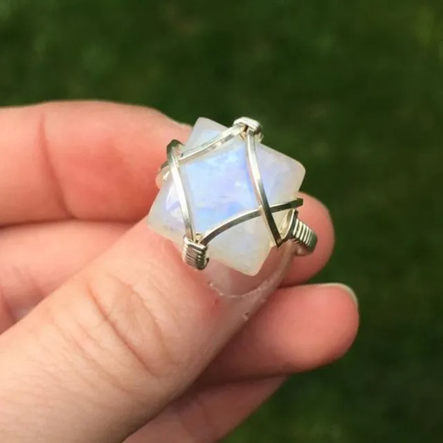 FYSL anillo de la suerte chapado en plata envoltura de alambre forma cuadrada palo de opalita