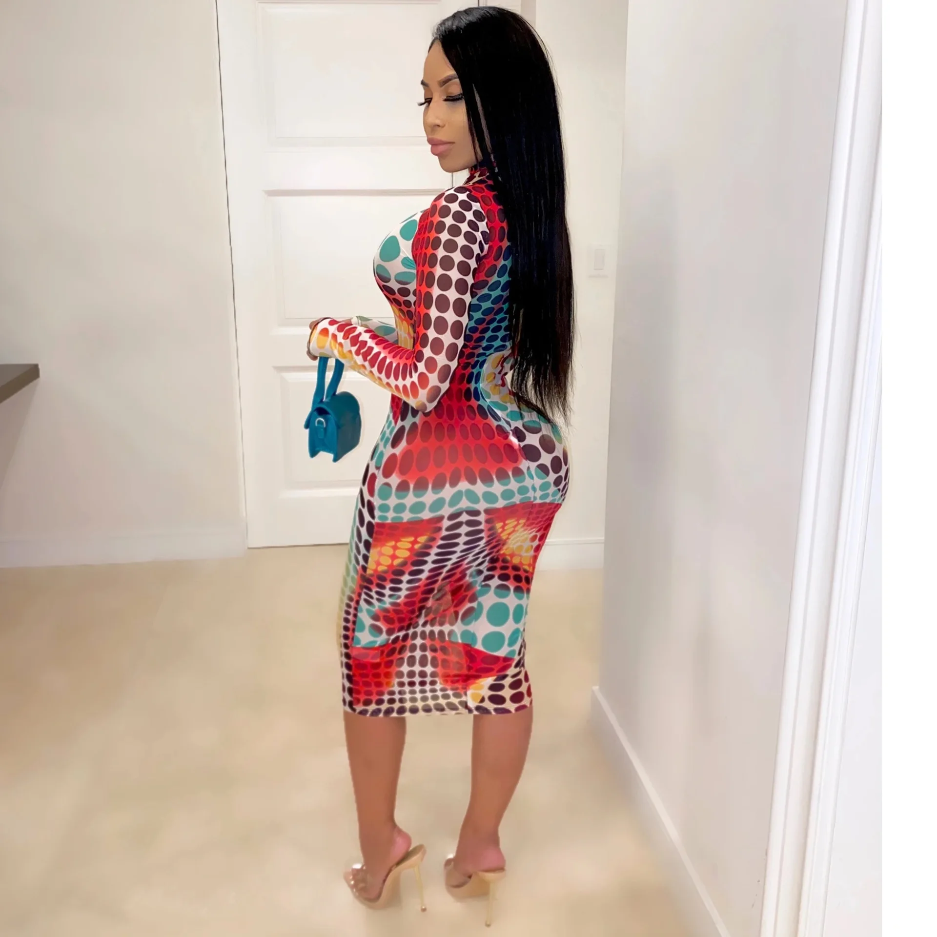 Женское платье-футляр в горошек с длинным рукавом | Женская одежда