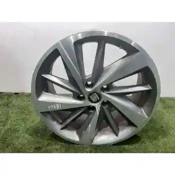

R18 TIRE SEAT LEON SC (5F5)