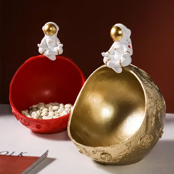 

Nordic Astronaut Fruit Plates Snacks Dessert Tray Resin Cosmonaut Key Storage Box Living Room Decor Japanese Snack Foods Plate