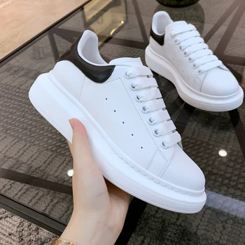 

Little white women's shoes 2020 explosion models spring Korean wild increase in thick bottom leather couple shoes tide