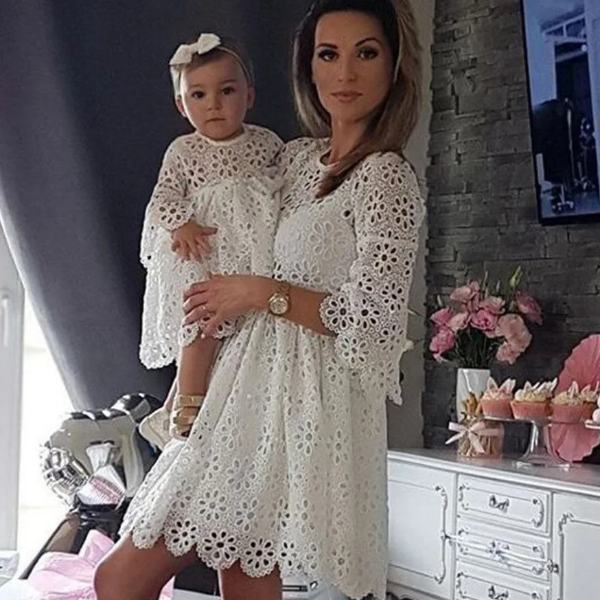 Платья для мамы и дочки одинаковые комплекты семьи кружевное платье с цветочным