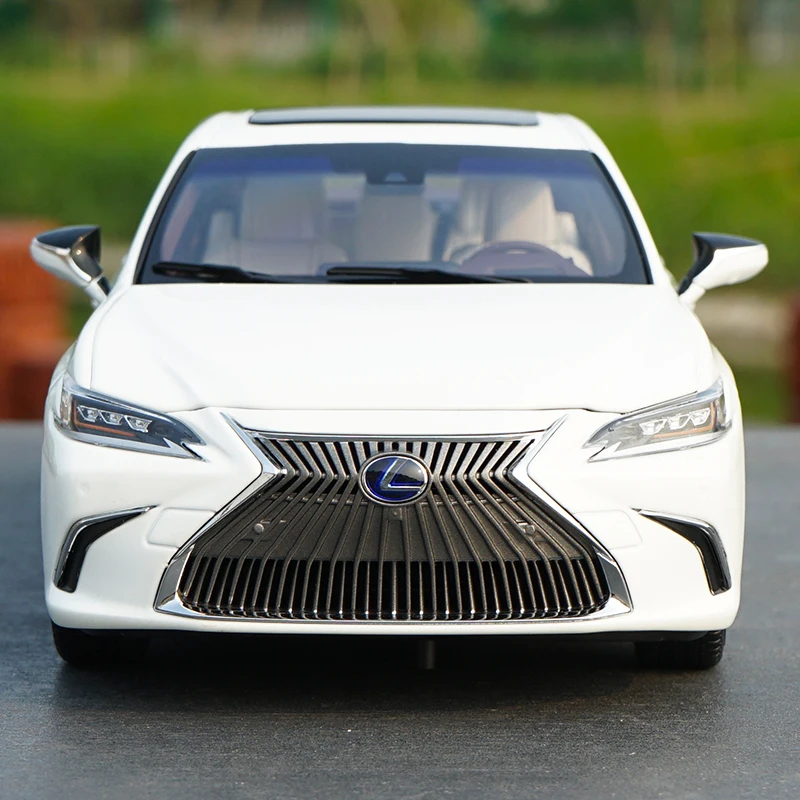 1:18 весы Lexus ES ES300H 2019 литье под давлением модель автомобиля с SAMLL подарок|Наземный
