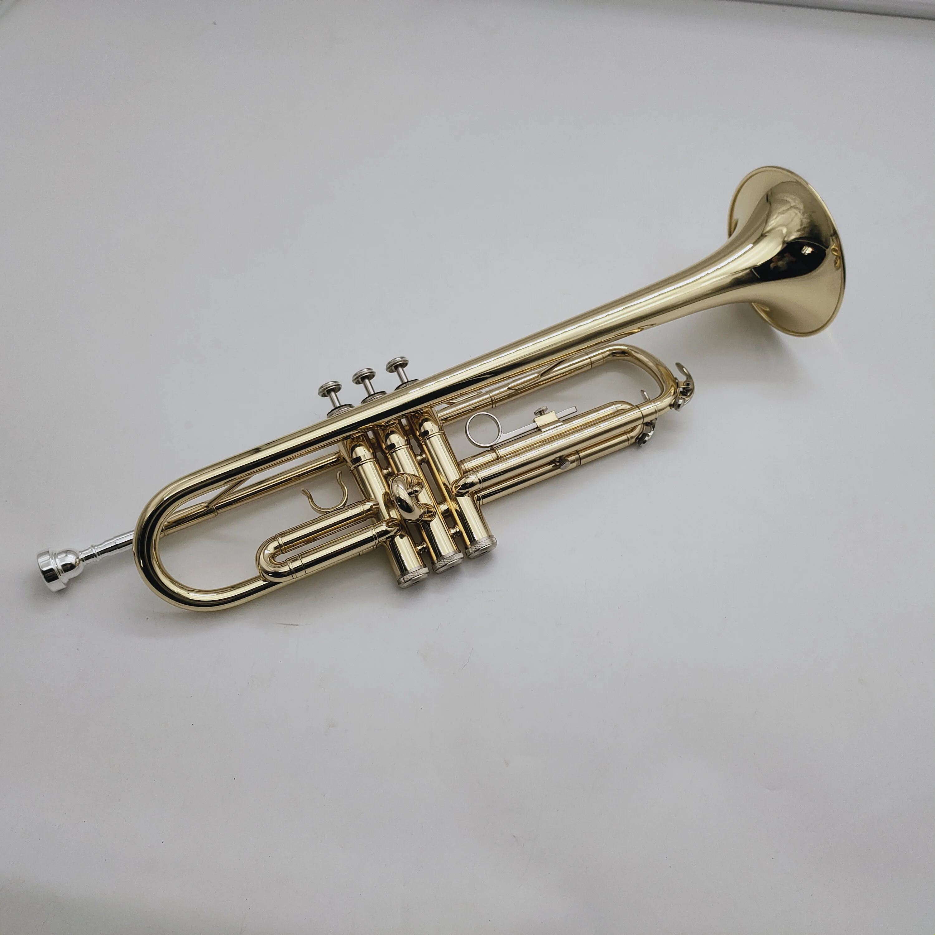 

Brass Musical Instruments Trumpet B Flat Brass Gold Real Picture With Professional Mouthpiece Case Free Shipping