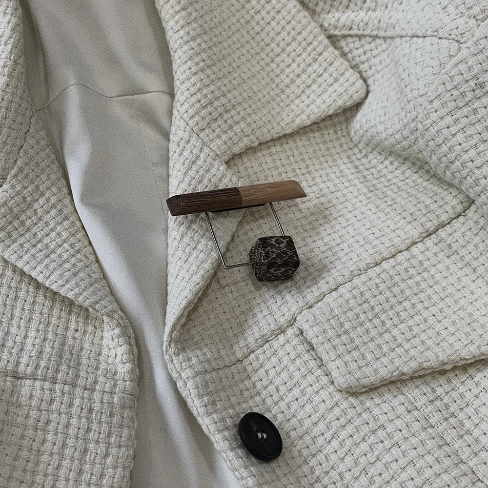 Amorita boutique Simple style wood brooch