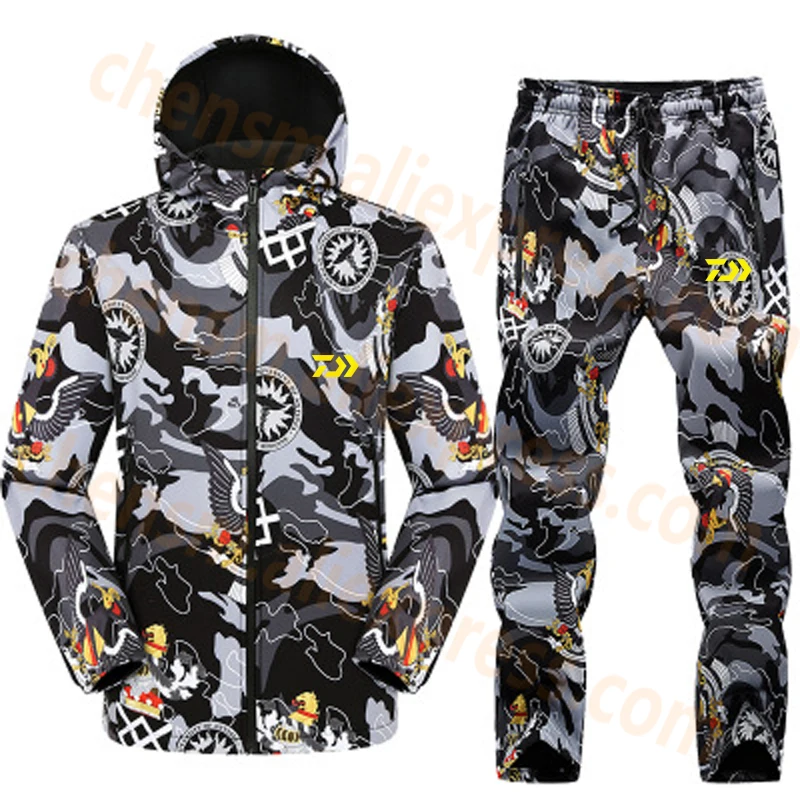

Daiwa Outdoor Camouflage Soft Shell Set Men Soft Pants+coat Winter Brushed And Thick Shark Skin Customizable Fishing Clothes