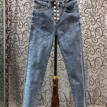 Новинка года; сезон осень-зима; женские джинсы с декоративными пуговицами; 1213