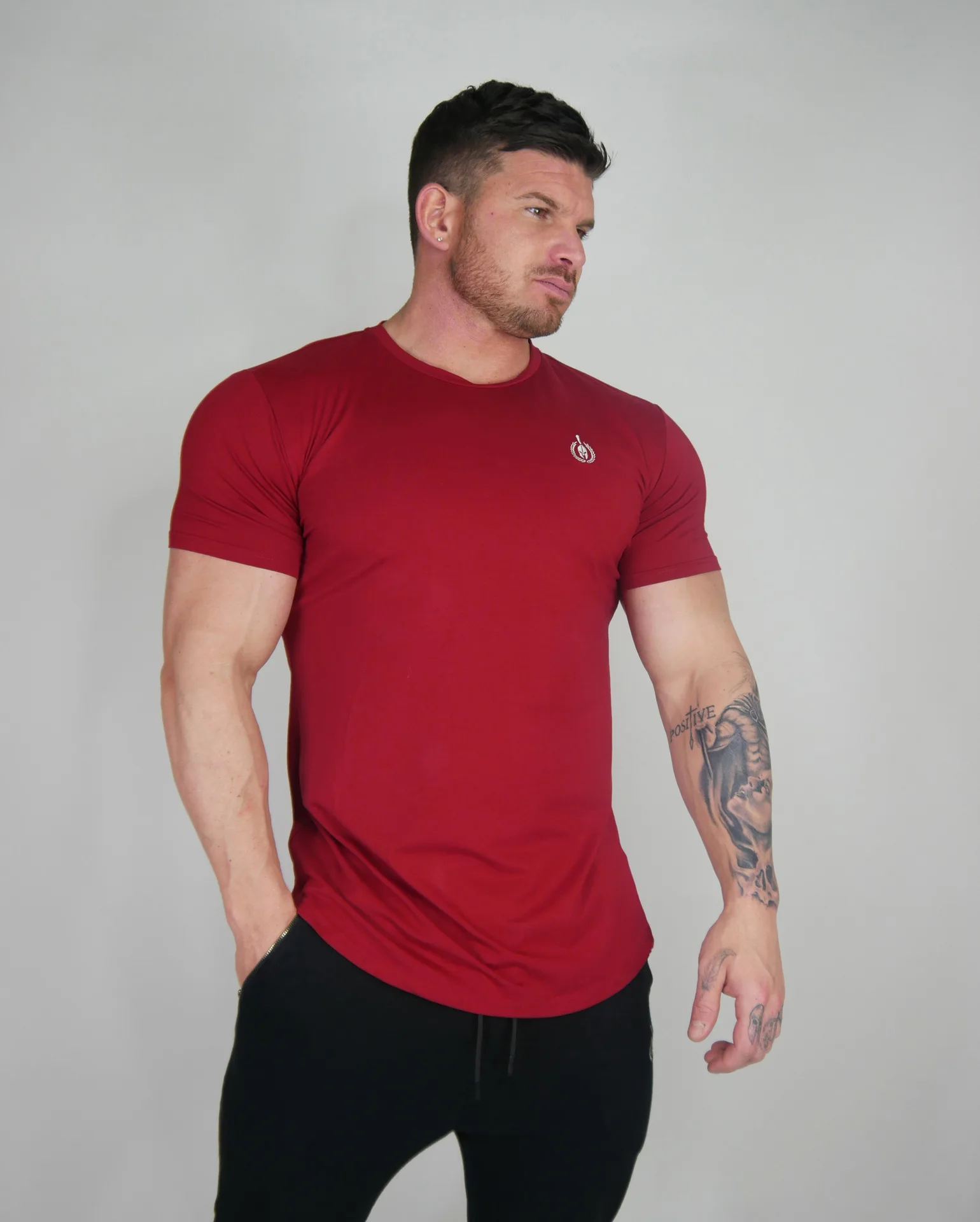 Muscle Dr. Европа и Америка братья рекламируют мужчин t Стиль Спорт Фитнес с коротким рукавом мужчин Slim Fit вырез лодочкой все-Хлопок T-s