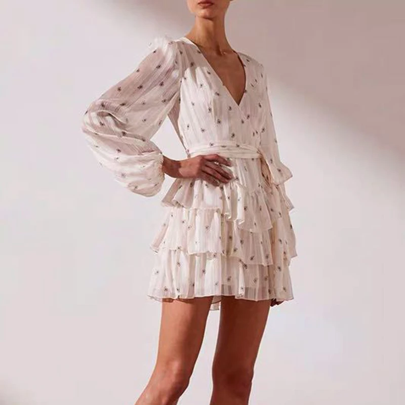 Женское мини платье с рисунком TWOTWINSTYLE летнее белое V образным вырезом рукавами