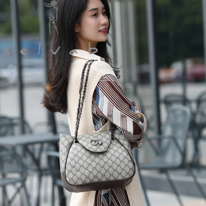 

2019 new European and American fashion chain shoulder bag autumn and winter high quality large capacity Messenger bag female