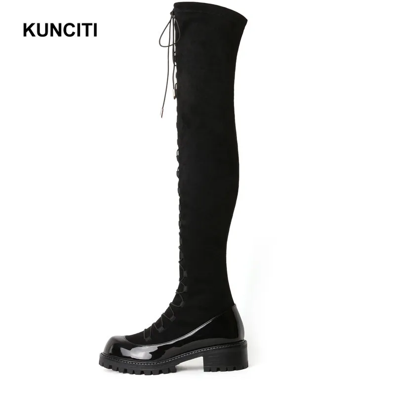 KUNCITI/красивые высокие сапоги до бедра на толстой подошве; женские теплые сапоги в жокейском стиле на среднем каблуке с квадратным носком; обувь в гладиаторском стиле на шнуровке; B935