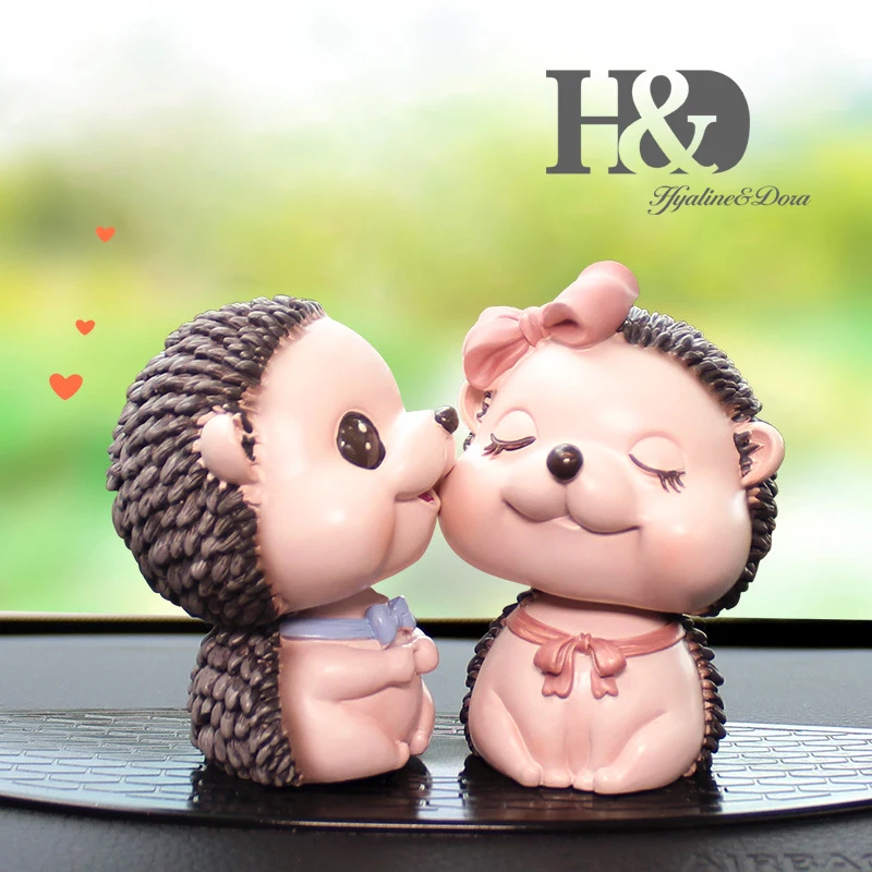 

H&D Car Dashboard Decor Accessories Hedgehog Figurine Shaking Head Car Ornament Dolls Resin Cartoon Miniatures Christmas Gift