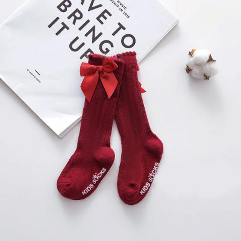 rubber sole red Носки для маленьких девочек Хлопковые гольфы для малышей подарок для новорожденных, зимние теплые гольфы принцессы с кружевными бантиками для дома нескользящие носки - Цвет: rubber sole red