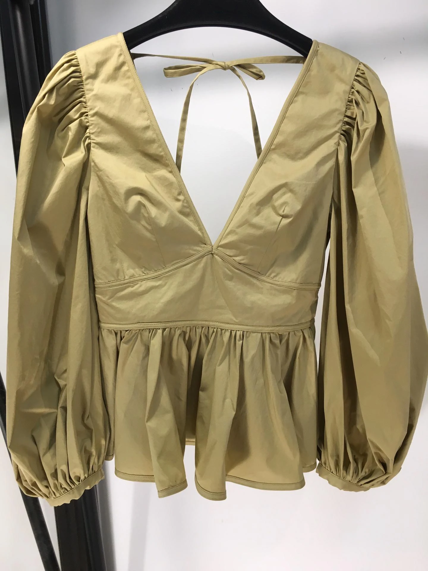 

2019 new ladies fashion long-sleeved sexy V-neck halter ruffled top 0917