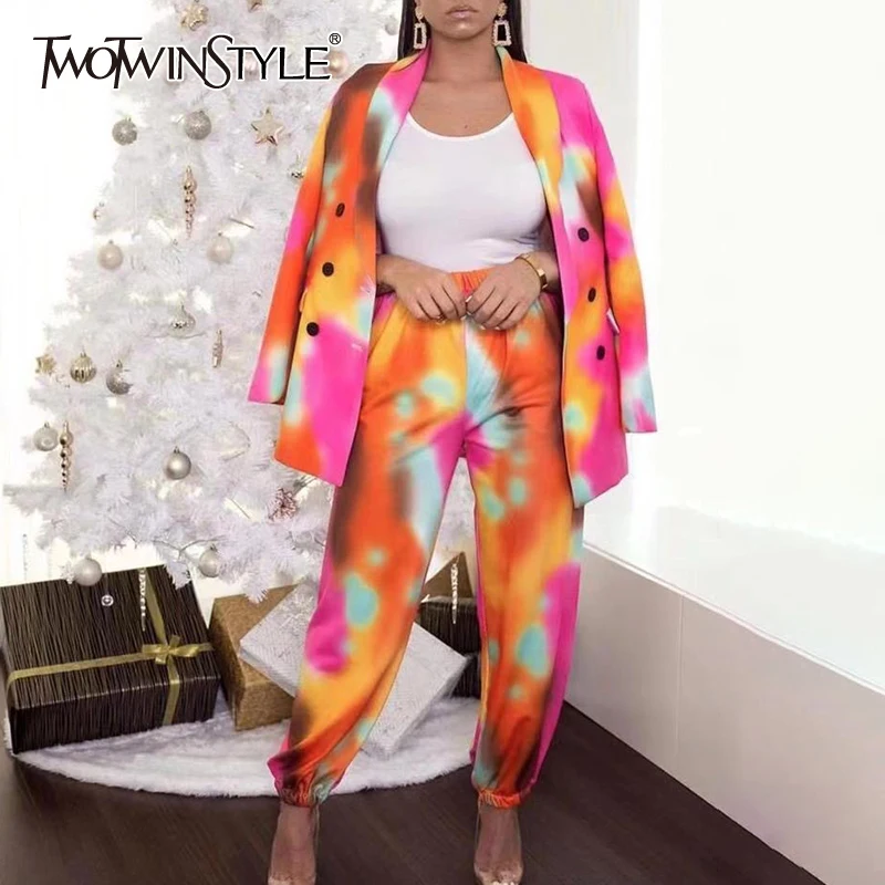TWOTWINSTYLE barwnik z nadrukiem krawatów dwuczęściowy zestaw dla kobiet ząbkowany z długim rękawem marynarka Casual spodnie Hit kolorowy zestaw kobieta moda nowy