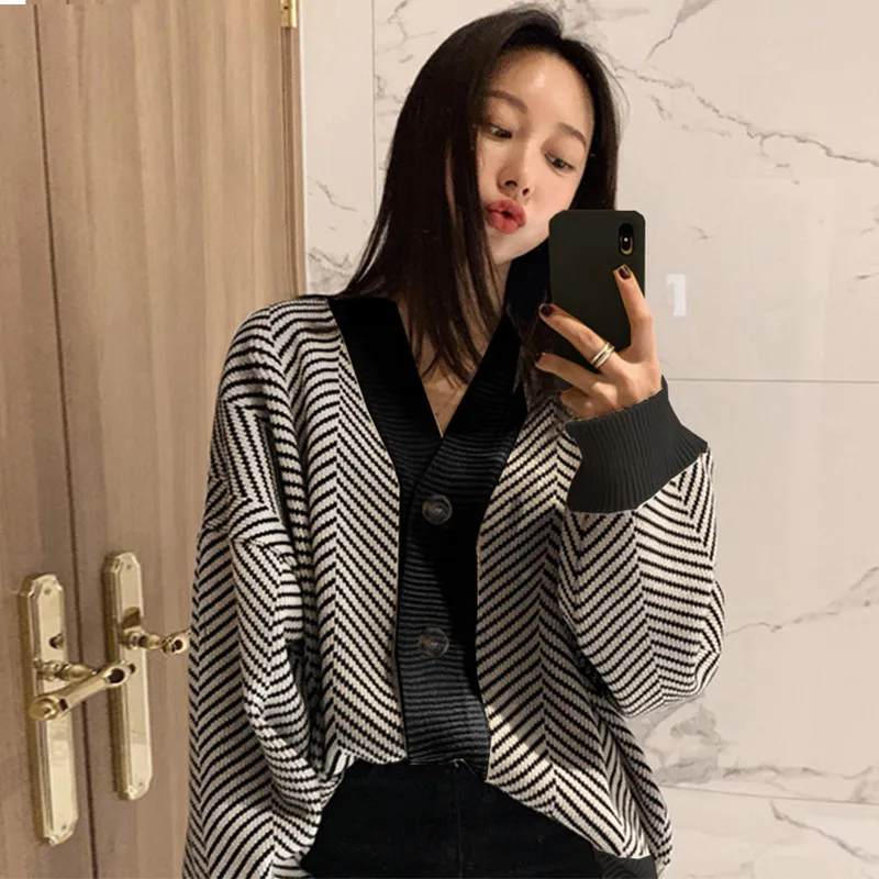 

2020 New Women Striped Sweater V-neck Single-breasted Loose Cardigan Lazy Style Vintage Temperament Fashion Casual Coat