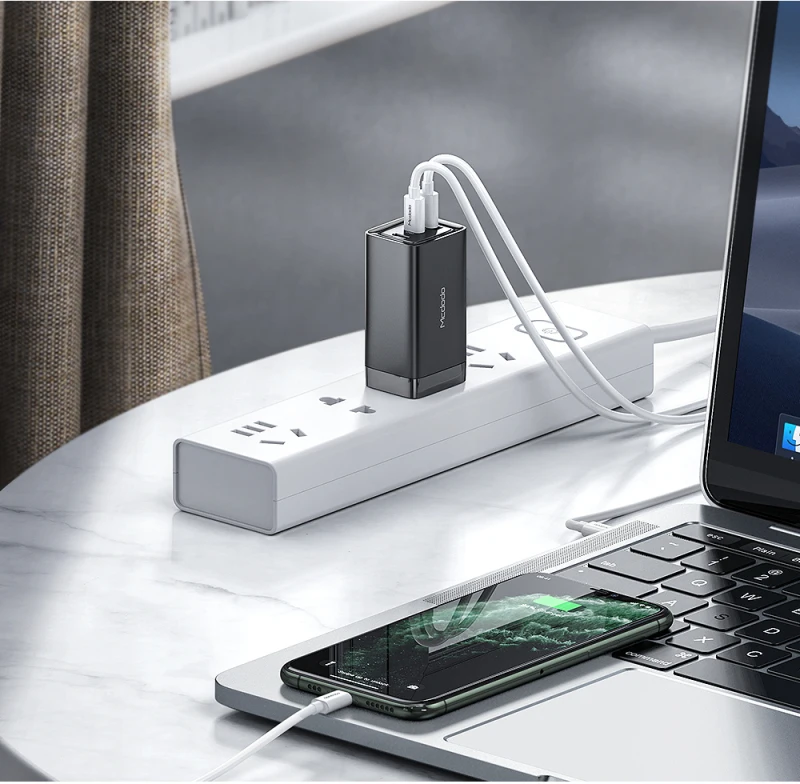 Зарядное устройство сетевое с USB портами и поддержкой быстрой зарядки 65