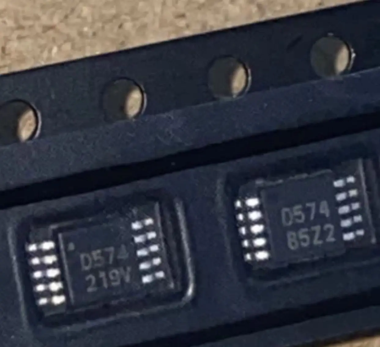 

10PCS/DAC5574IDGSR D574 574 MSOP10