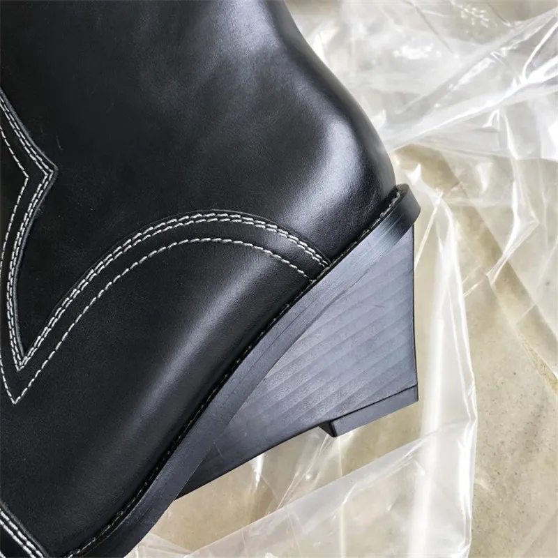 Новые зимние ковбойские сапоги с вышивкой черного цвета зимняя обувь с острым носком на высоком каблуке женские ботинки на танкетке