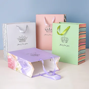 

Crown Pattern Portable Paper Bags Wedding Gift Bag Baby Shower Baptism Birthday Party Favor Bag WB715