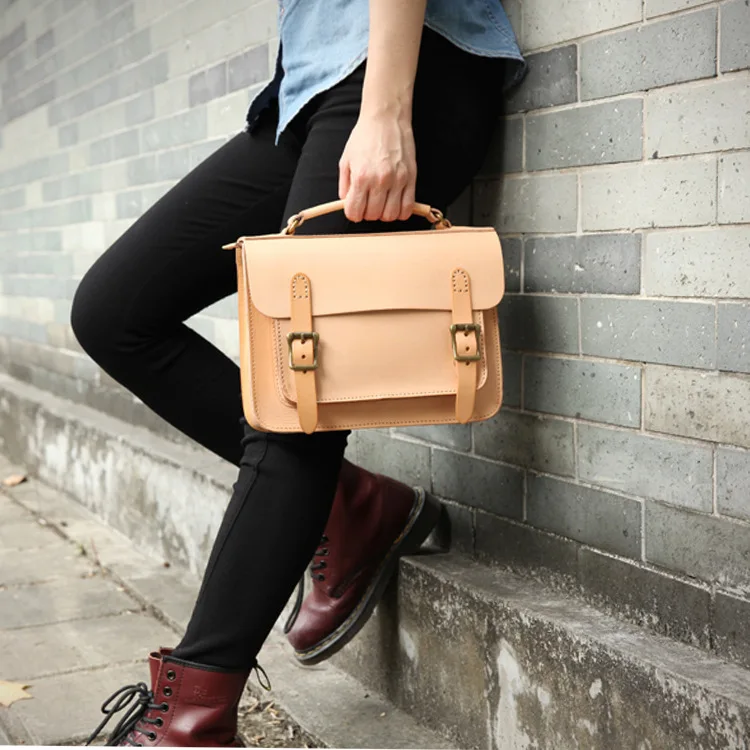 

2020 Manual Vegetable Leather Single Shoulder Portable Messenger England Package Cowhide Genuine Leather Woman