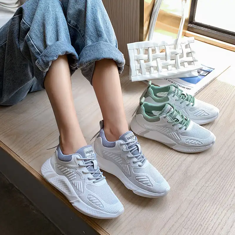 chunky trainers womens white