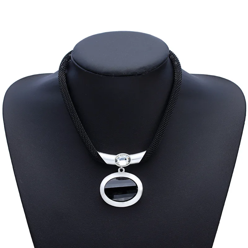 

Han edition fashionable joker circular pendant delicate alloy crystal necklace