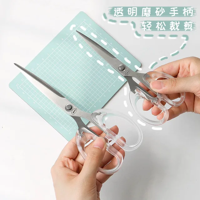 가정과 사무실에서 필수적인 활용 가능한 가위