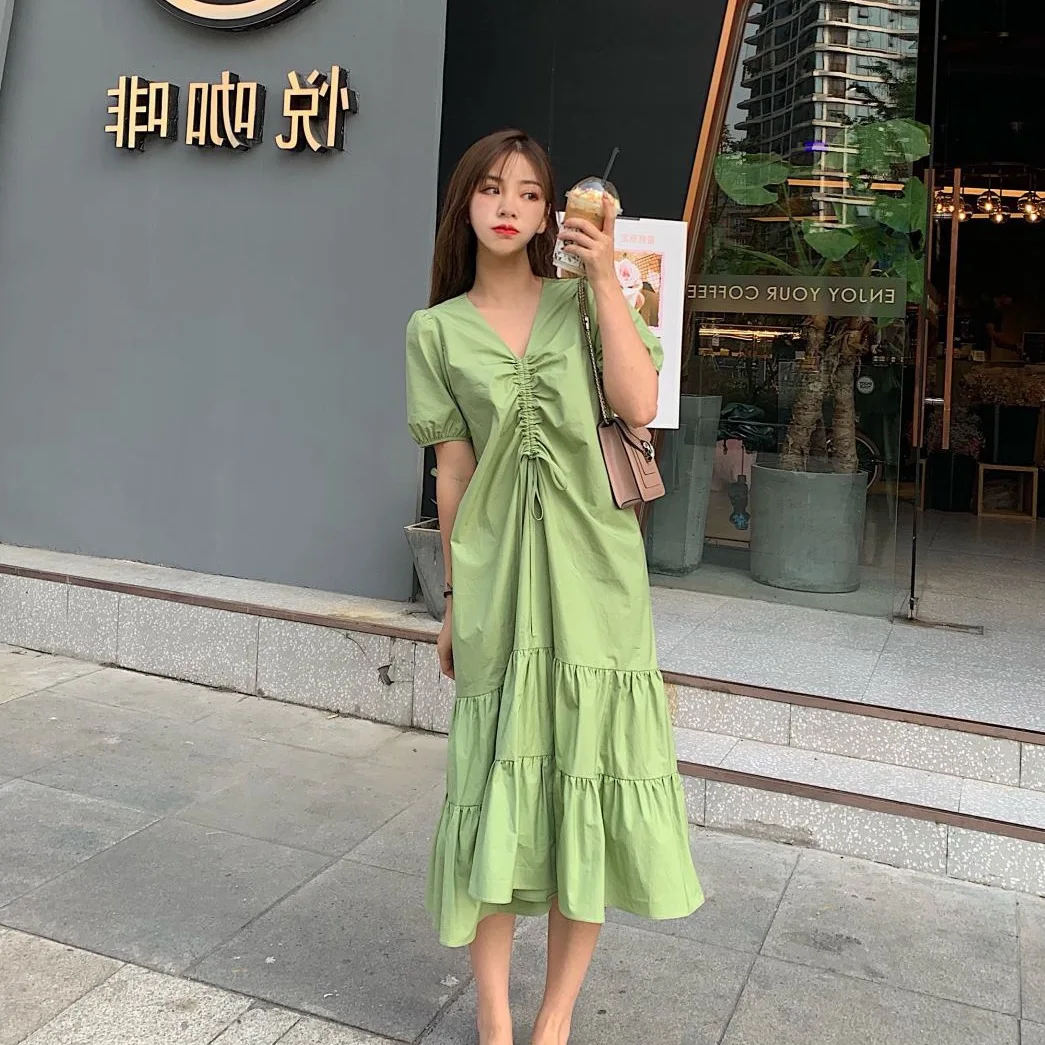 

Photo Shoot INS Sense of Design Elegant Ol Avocado Green Loose-Fit Mid-length V-neck Pleated Drawstring Flounced Dress