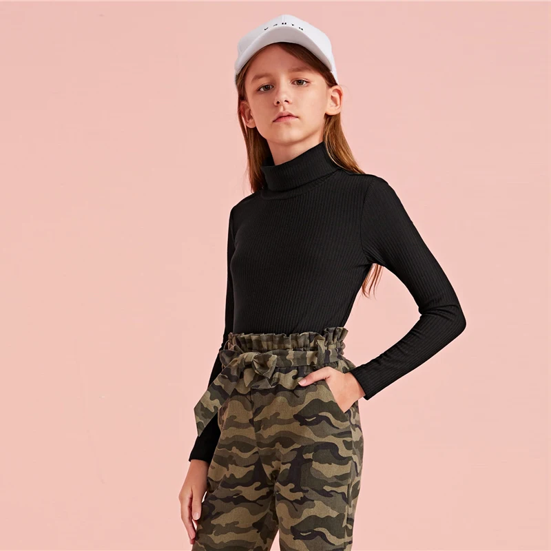 SHEIN Kids/однотонная трикотажная Повседневная футболка в рубчик с воротником-стойкой; детский топ; осень г.; приталенные базовые Детские футболки с длинными рукавами