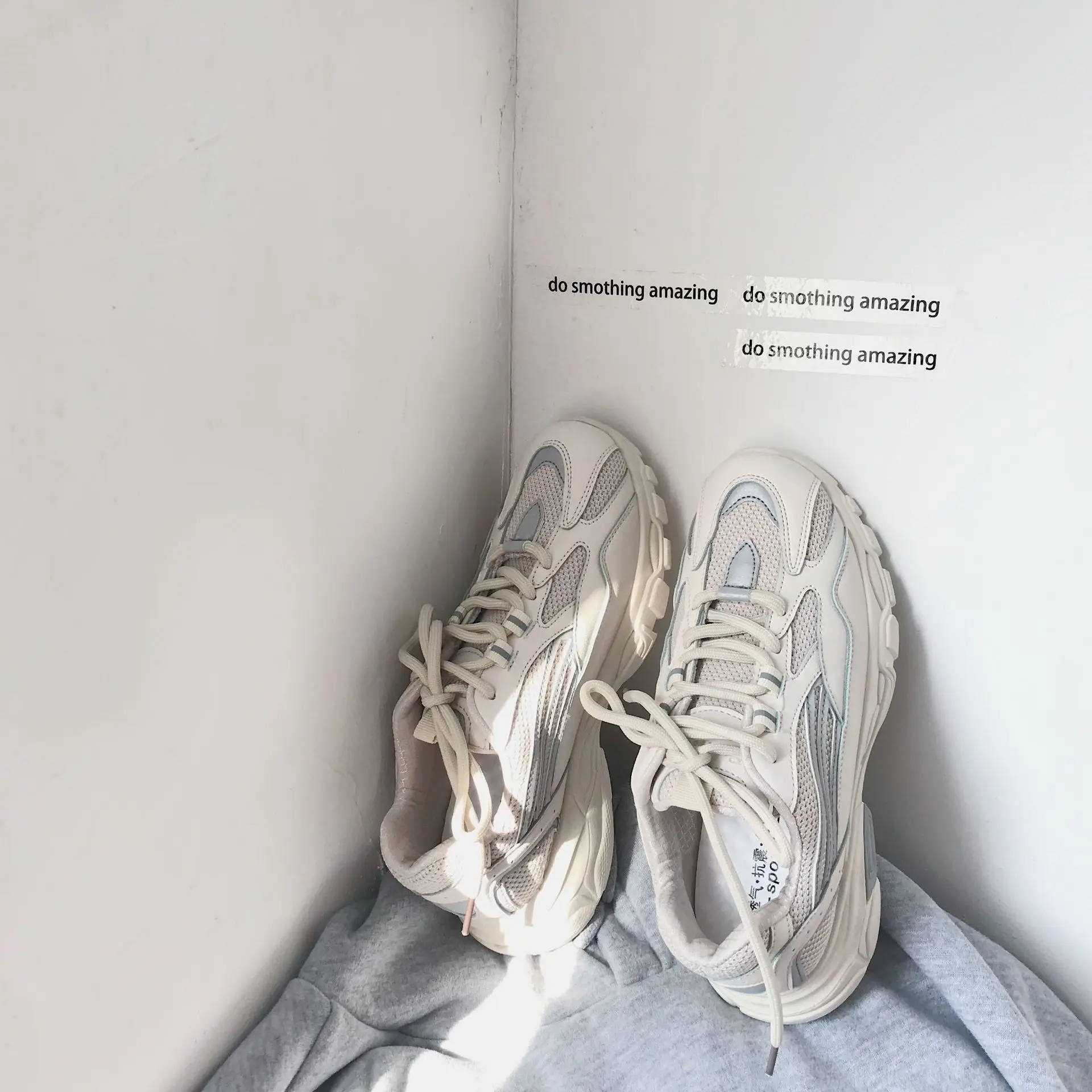 Женские кроссовки; белые женские кроссовки со шнуровкой; дышащая сетчатая обувь для бега; кроссовки для прогулок; женская корзина; Femme Krasovki