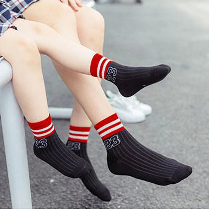 Детские носки новые хлопковые носки с рисунком Дышащие Модные удобные впитывающие пот дезодорирует носки разных цветов для детей - Цвет: 9-12Y