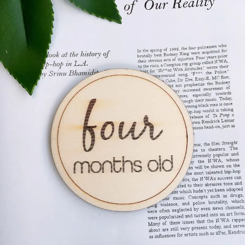 

12 Pcs/set Baby Monthly Milestone Wooden Card Infants Photography Props Kids Newborn Shower Gifts 72XC