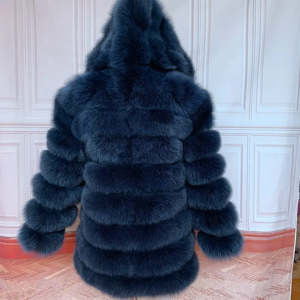 Рисунок 3 - Женское длинное пальто с капюшоном