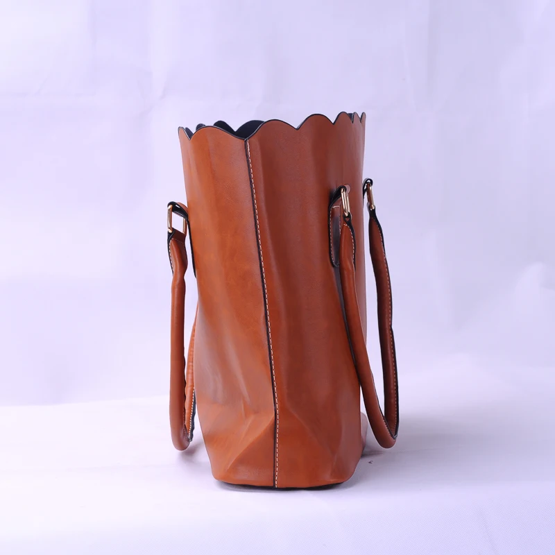 Светло-коричневая сумка с гребнем с заклепками, верблюжья волнистая форма сумки веганская кожаная сумка DOM109172