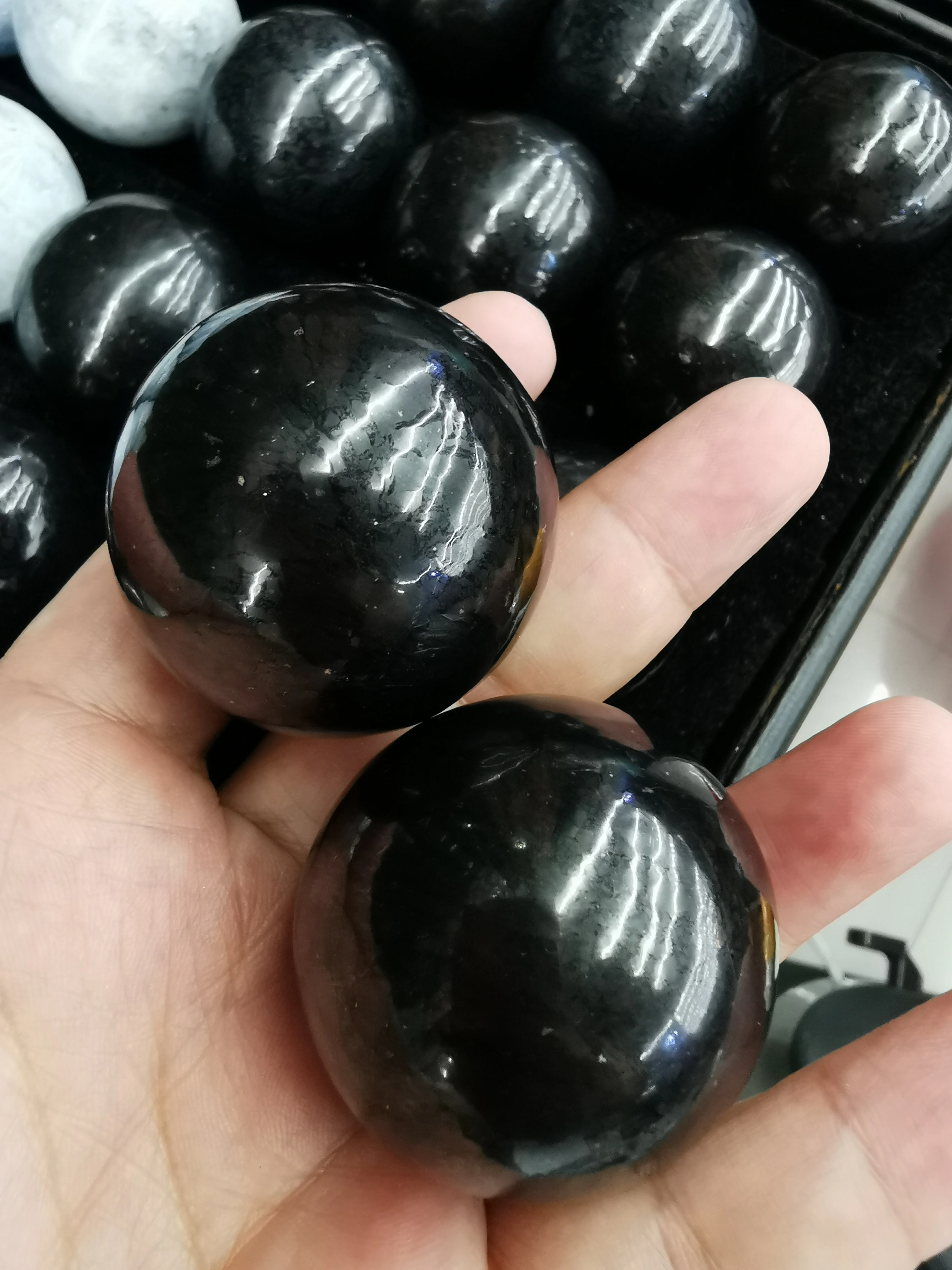 Подлинный шар Shungite 38-42 мм (1 6 дюйма) + деревянная подставка бесплатно! Оригинальный
