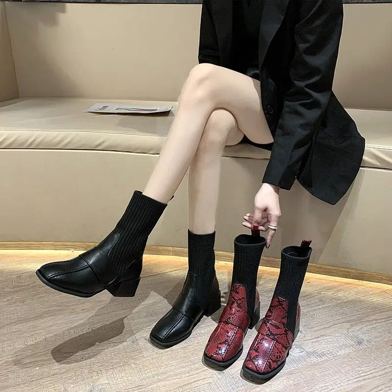 

Fall/winter 2019 new Liu Wen shoes with thick square toe English wind elastic stitching socks boots short thin boots women