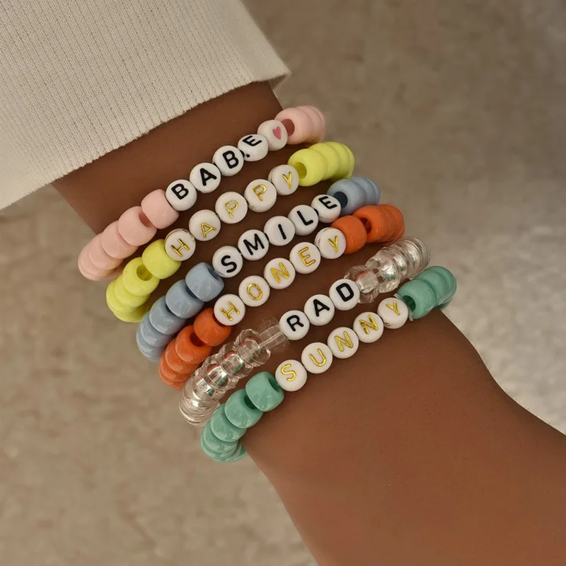 ALYXUY 6 шт./компл. Boho красочные бусы английская буква Babe Happy Smile Honey Rad Sunny Chain Charm Bracelet