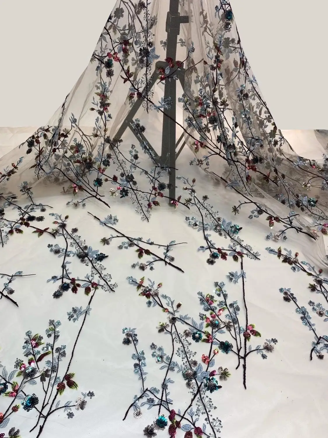 

Embroidered tulle sequined lace fabric 5 yards 2020 new French luxury lace fabric ZX-ZP148