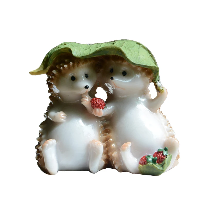 HOT Sale  Couples Resin Hedgehog strawberry Cute furnishing articles Creative sitting room Home Garden Decora